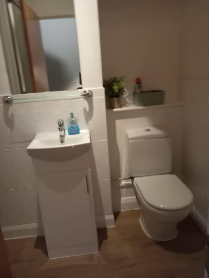 Penllech House - Huku Kwetu Notts - 3 Bedroom Spacious Lovely And Cosy With A Free Parking- Affordable And Suitable To Group Business Travellers 노팅엄 외부 사진