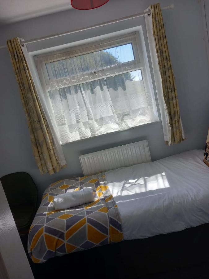 Penllech House - Huku Kwetu Notts - 3 Bedroom Spacious Lovely And Cosy With A Free Parking- Affordable And Suitable To Group Business Travellers 노팅엄 외부 사진