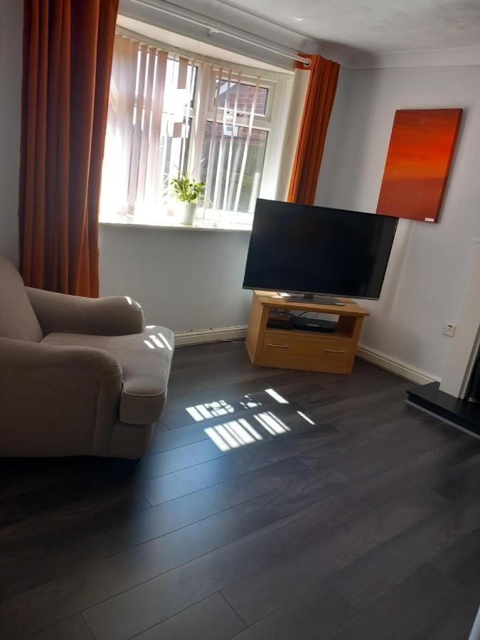 Penllech House - Huku Kwetu Notts - 3 Bedroom Spacious Lovely And Cosy With A Free Parking- Affordable And Suitable To Group Business Travellers 노팅엄 외부 사진