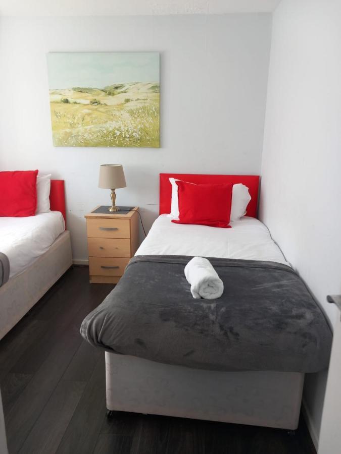 Penllech House - Huku Kwetu Notts - 3 Bedroom Spacious Lovely And Cosy With A Free Parking- Affordable And Suitable To Group Business Travellers 노팅엄 외부 사진