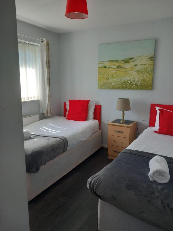 Penllech House - Huku Kwetu Notts - 3 Bedroom Spacious Lovely And Cosy With A Free Parking- Affordable And Suitable To Group Business Travellers 노팅엄 외부 사진