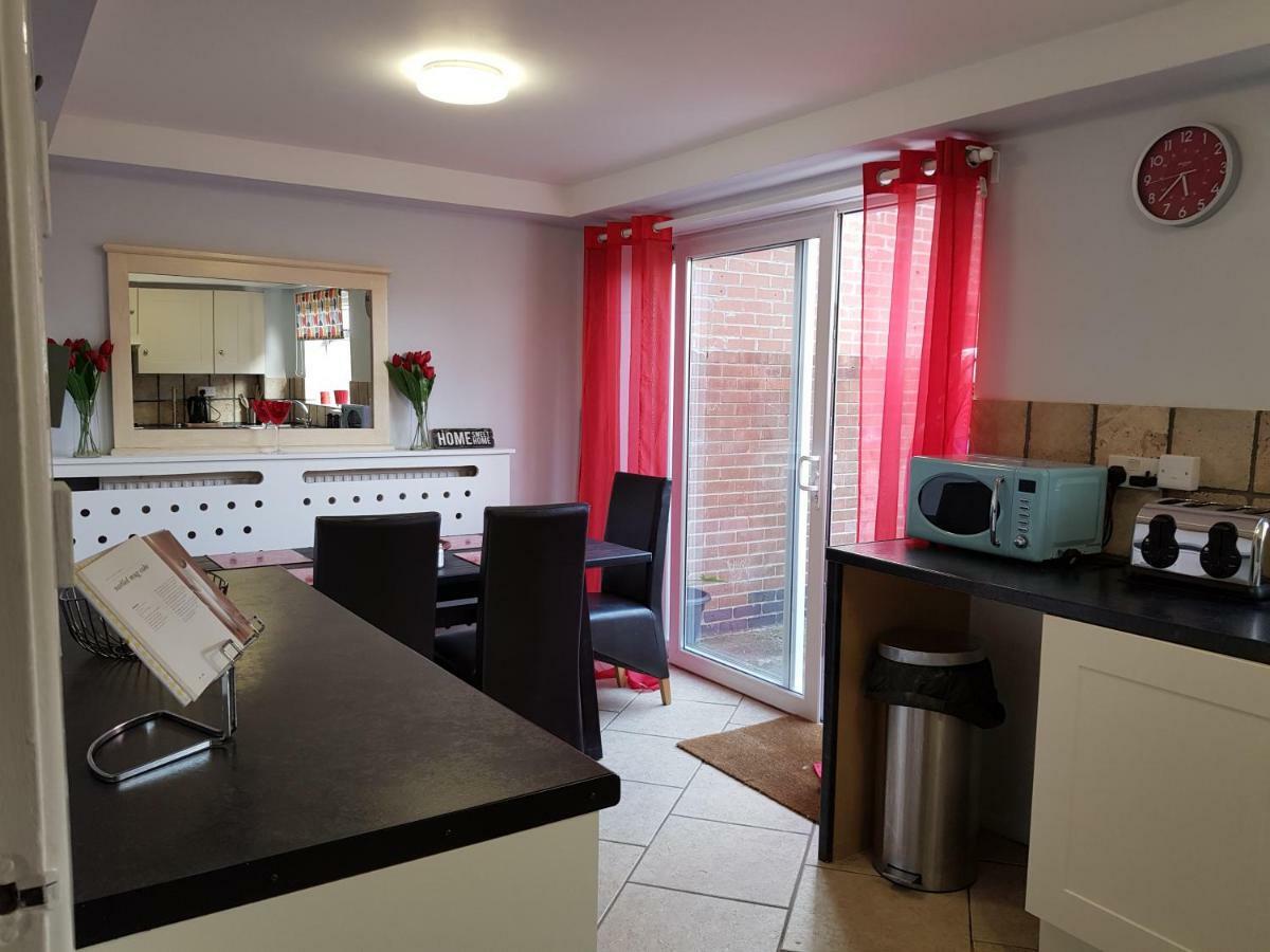Penllech House - Huku Kwetu Notts - 3 Bedroom Spacious Lovely And Cosy With A Free Parking- Affordable And Suitable To Group Business Travellers 노팅엄 외부 사진