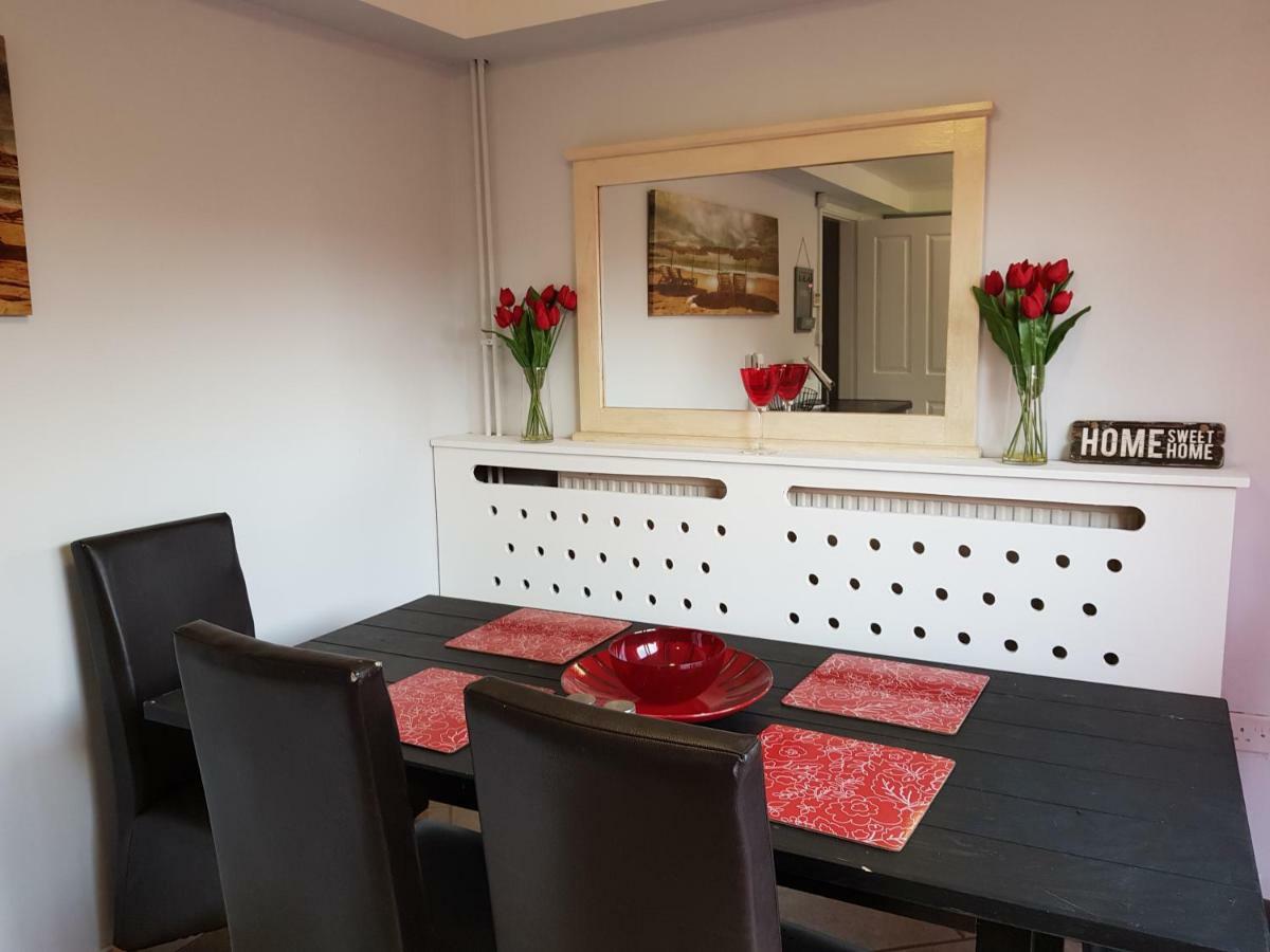 Penllech House - Huku Kwetu Notts - 3 Bedroom Spacious Lovely And Cosy With A Free Parking- Affordable And Suitable To Group Business Travellers 노팅엄 외부 사진