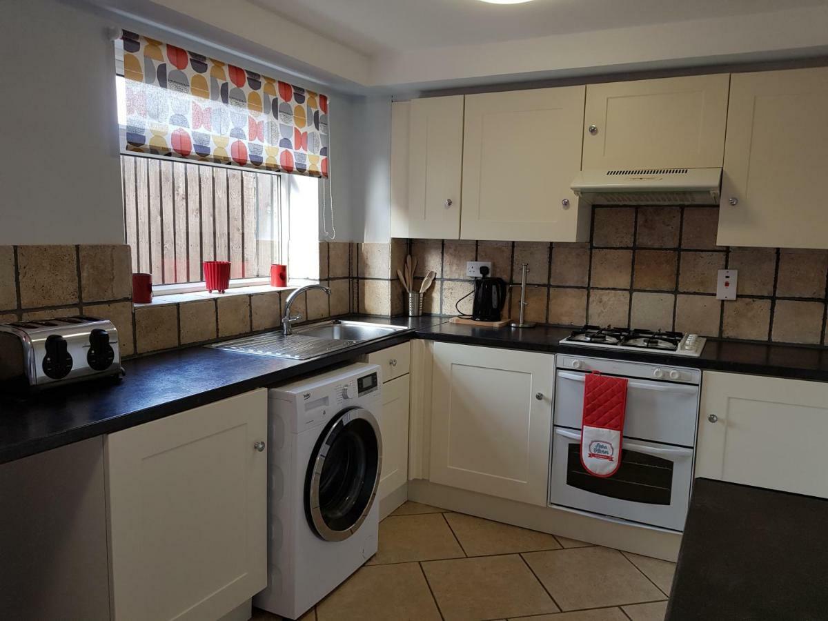 Penllech House - Huku Kwetu Notts - 3 Bedroom Spacious Lovely And Cosy With A Free Parking- Affordable And Suitable To Group Business Travellers 노팅엄 외부 사진