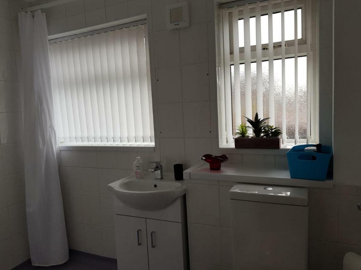 Penllech House - Huku Kwetu Notts - 3 Bedroom Spacious Lovely And Cosy With A Free Parking- Affordable And Suitable To Group Business Travellers 노팅엄 외부 사진