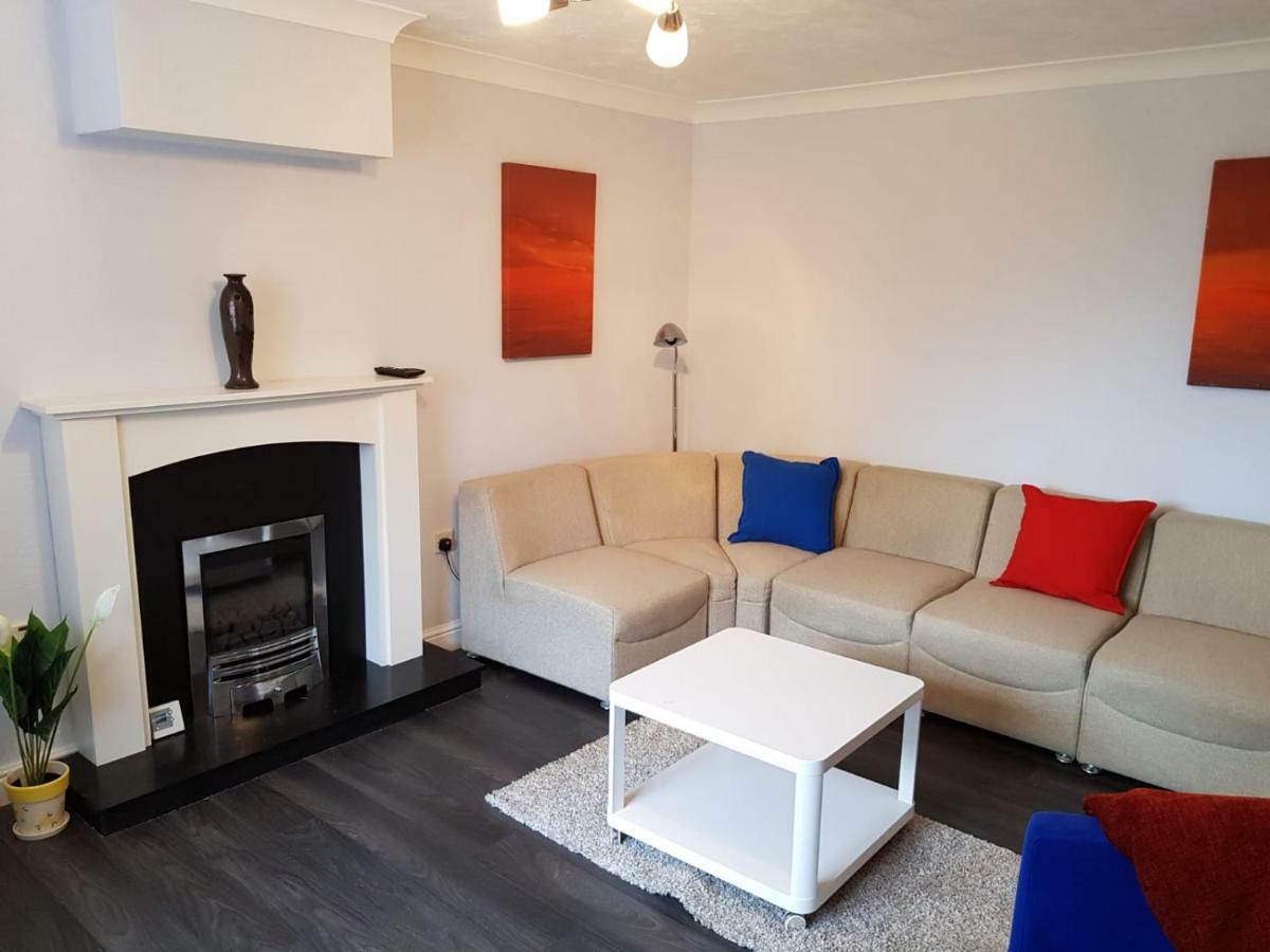 Penllech House - Huku Kwetu Notts - 3 Bedroom Spacious Lovely And Cosy With A Free Parking- Affordable And Suitable To Group Business Travellers 노팅엄 외부 사진