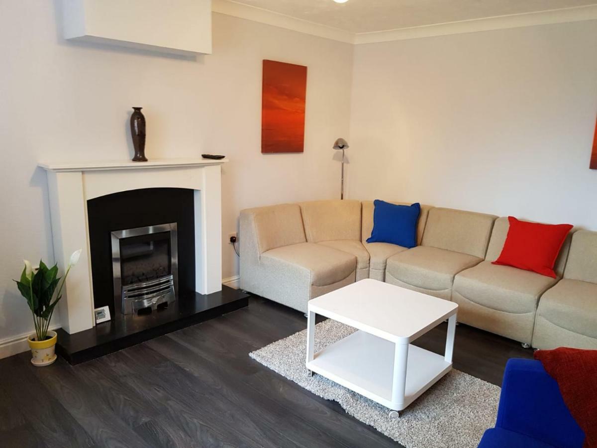 Penllech House - Huku Kwetu Notts - 3 Bedroom Spacious Lovely And Cosy With A Free Parking- Affordable And Suitable To Group Business Travellers 노팅엄 외부 사진