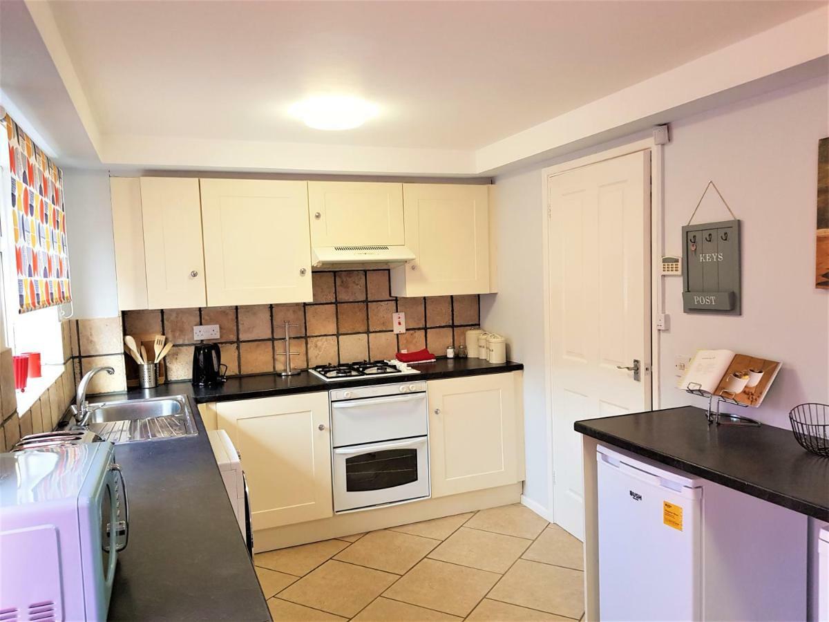 Penllech House - Huku Kwetu Notts - 3 Bedroom Spacious Lovely And Cosy With A Free Parking- Affordable And Suitable To Group Business Travellers 노팅엄 외부 사진