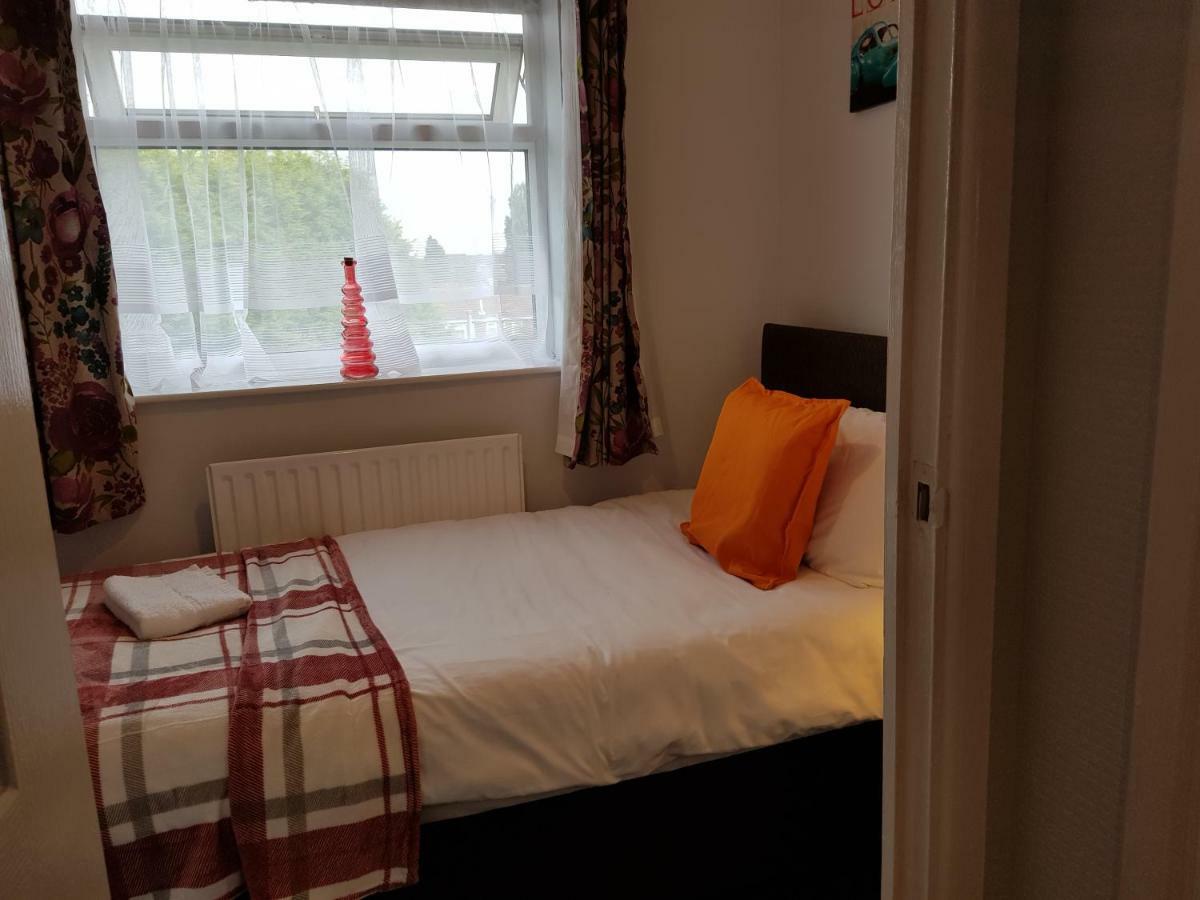 Penllech House - Huku Kwetu Notts - 3 Bedroom Spacious Lovely And Cosy With A Free Parking- Affordable And Suitable To Group Business Travellers 노팅엄 외부 사진