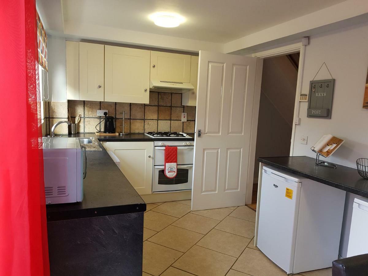 Penllech House - Huku Kwetu Notts - 3 Bedroom Spacious Lovely And Cosy With A Free Parking- Affordable And Suitable To Group Business Travellers 노팅엄 외부 사진