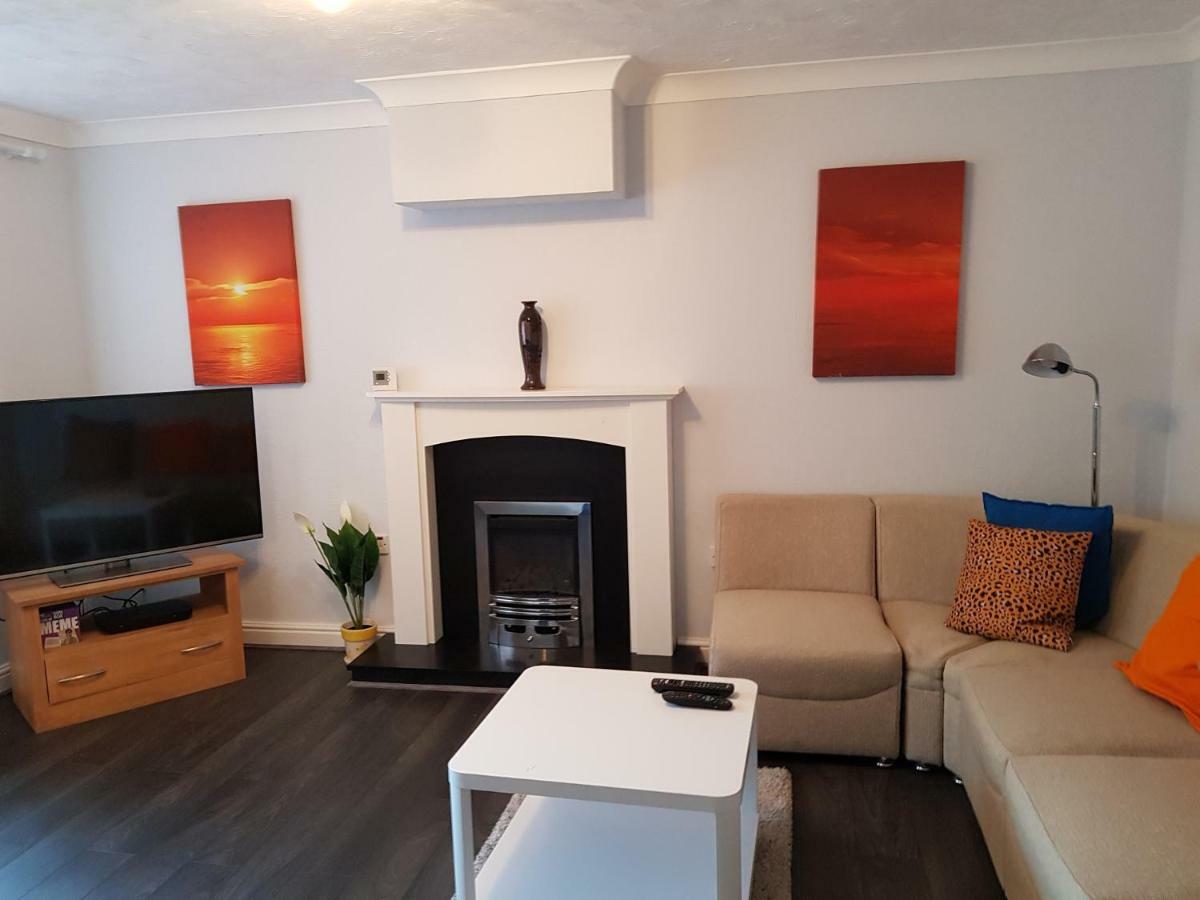 Penllech House - Huku Kwetu Notts - 3 Bedroom Spacious Lovely And Cosy With A Free Parking- Affordable And Suitable To Group Business Travellers 노팅엄 외부 사진